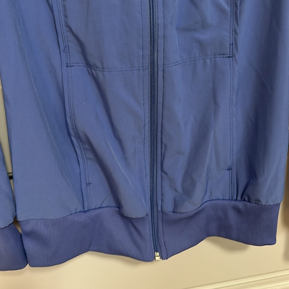 Cherokee Infinity scrub jacket. Size small. - Picture 5 of 6